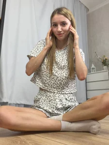 NellieEinspahr Just a Peek slika 3
