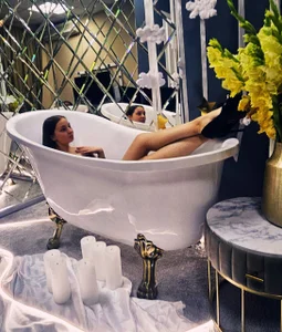 hot brunette od DianaHeath  4 snímek