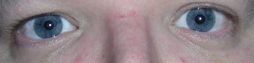 hadeszeuss2のojos 1 - eyes 1の 2枚の写真