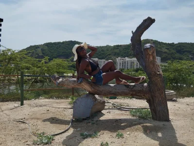 KatieGomez beach sun on the sand 🌅🏝🥵 Pic 3