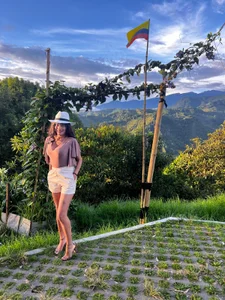 LiaObrienvibrate with me图片 3