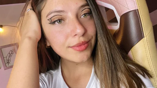 milly_kenner hazelnut 👀 Foto 7