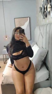 KimDevinne "I wish you, here and now." Pic