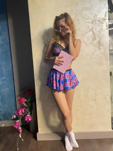 SoniaSinn Taking notes about what u prefer😇 Foto 4