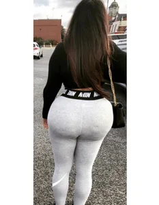 ultimate_PAWG: Public ( 3 фото)