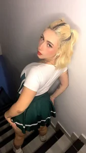 Emily_robertss gym day Pic 7