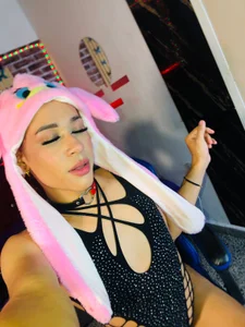 angelitasexxxhot: “Playful and sexy with my cute hat 💋🎩” ( 8 фото)