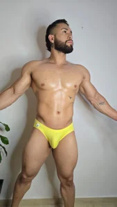 “I don't need to show everything to turn everything on.” de massimofiore_  2 Imagens