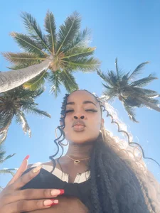 Miss_westt_ A Pretty Girl on the Beach 🫦✨ Gambar 8