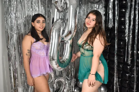 Laia_and_Aloby Sexy girls Foto 3