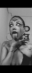 Zoe_kissesのWitch 💀の 2枚の写真