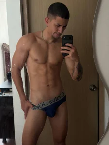 Thin_tommy01 more of me Foto 3