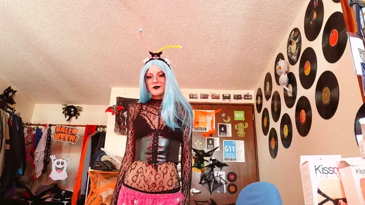 Miss on blue od Rossiee_huntt  5 snímek