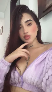 Violet_Miller01 “If you look at me too much, I'm not responsible.” 😉 Foto