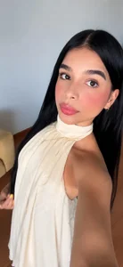 Zhara_Pearl_ Public slika