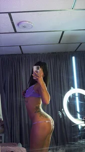 alessiaferry Regalito por verme 🩷  8টি ছবি