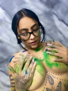 LOOK AT MY PAINTING 🎨🙈🥺 od nikky_latin  5 snímek