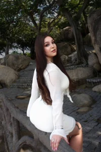 _Tessa_May_ Public 사진 2