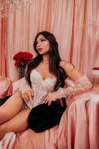 IzzyWild Sweet or naughty? On Valentine's Day, I'm both. 🎀🍓 Kuva 4