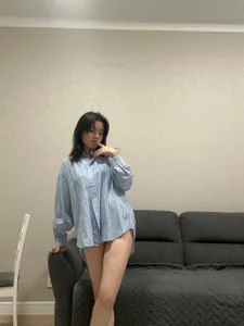 ErikaOliver A Lazy Evening Gambar 4