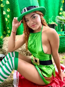 Zoey_Taylor07 💚 Kiss Me… I’m Lucky Pic 4