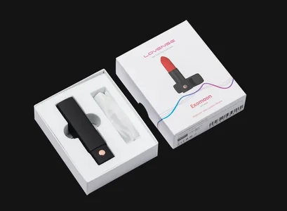 lucy_neil Which one do you want to have fun with? Bilde 9