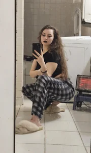 Snowbunnycake_131 🤍🩶🖤 Pic 3