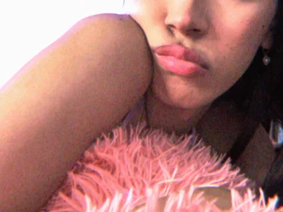 Zdjęcia charlie_uwu Just looking pretty 🫠🥰:  2