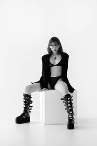 Molly_Platt I’m like a summer cocktail today - sweet, cool, and a little strong Pic 5