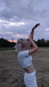 gloria_bubbleのI am for your inspiration 🦋の枚の写真