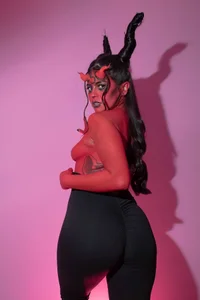 Julieta_RussellThe devil in I 666图片 4