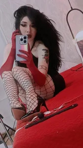 Enjoy my live show thought exclusively to fill you with all my passion🥵 de alixxon1  4 photos