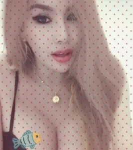 QueenFukelya me Εικόνα