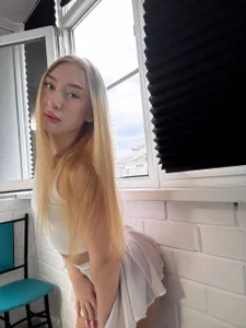 AlinaTeaseX White vibe >M<  2 снимка