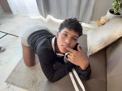Damoon_Badboy So hot for you daddy 🙈 Gambar 3