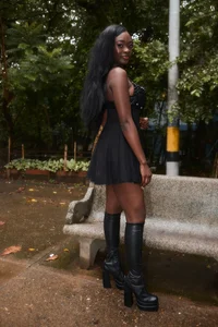 amber_maxwell Under the rain💦 Pic 3