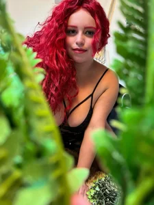 Estefy_Fantasy Peeking Through the Green Billede 3