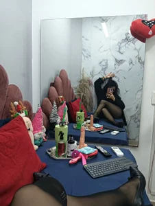 CHIARAJJONES i Waiting for u in my room Pic 3