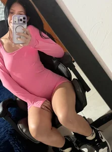 en el gym de Annastasia_Rousse  2 Imagens