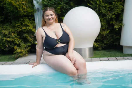 CurvyAly Pool day Pic 2