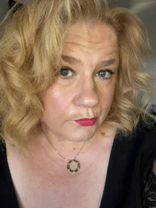 ExperiencedCurvyBelle Public Pic 2