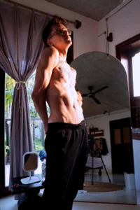 William_Henry_ Topless Bilde 3