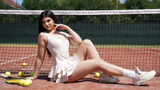 Tennis court got me hot de JessieDale_  2 Imagens