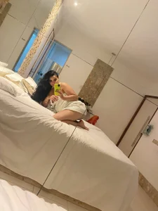 Hot de karolpimenta  2 Imagens