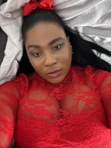 CurvySashiaRed lady for the night Bild 7