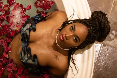 AgataRinaldi Bath with me 💦 Immagine  4