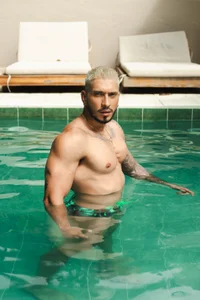 Seth_Vega_ A little sunshine on my body ☀️ Pic