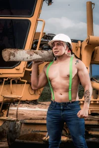AndyandFran You would want to be with these builders close to home🥵 Hình 7