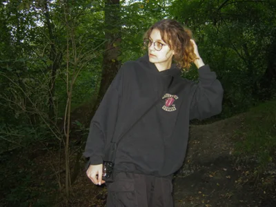 ShirleyNibbs Look But Don’t Touch зображення