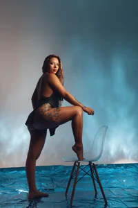 _MiaBrown_ "It's not my fault that you can't stop looking Fotka